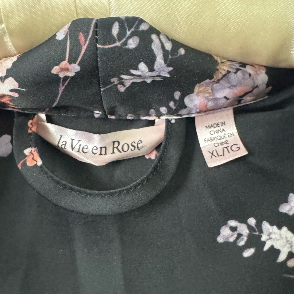 La Vie En Rose Black and Purple Floral Robe - Picture 10 of 10